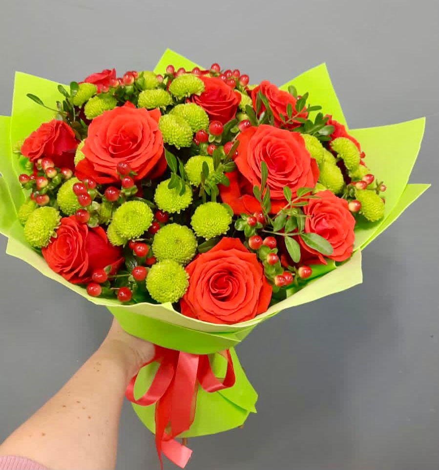 Букет цветов из: Хризантемы и Розы в Сколково