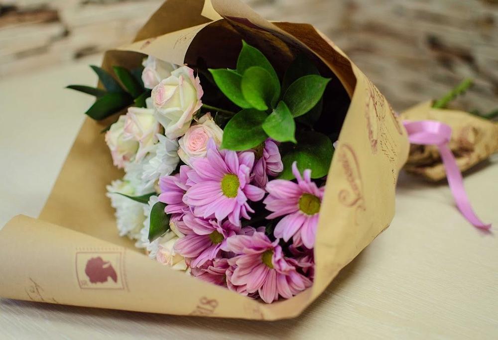 Букет цветов из: Розы и Хризантемы в Сколково