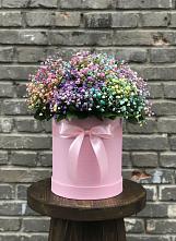 Цветочная композиция из Гипсофила и Розы в шляпной коробке в Сколково