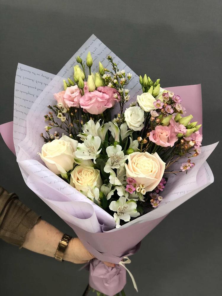 Букет цветов из: Альстромерии, Розы и Лизиантусы в Сколково