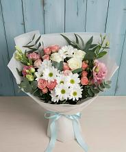 Букет цветов из:  Розы, Лизиантусы и Хризантемы в Сколково