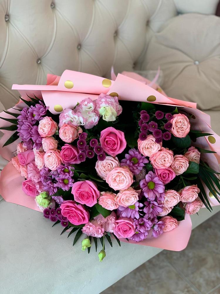 Букет цветов из: Хризантемы, Розы и Лизиантусы в Сколково