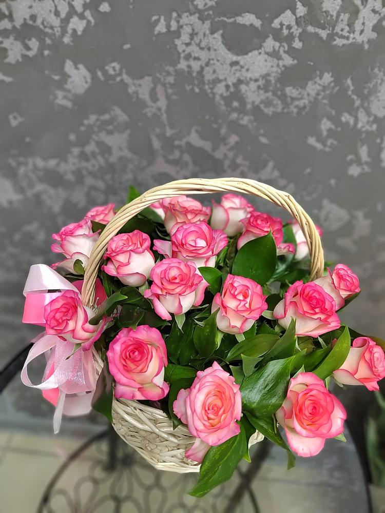 Цветочная композиция из Розы в корзине в Сколково