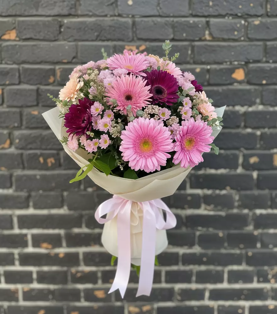 Букет цветов из: Герберы и Хризантемы в Сколково