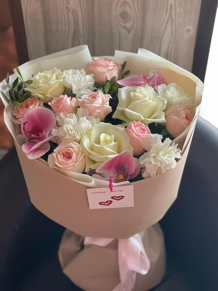 Букет цветов из: Орхидеи, Розы и Гвоздики в Сколково