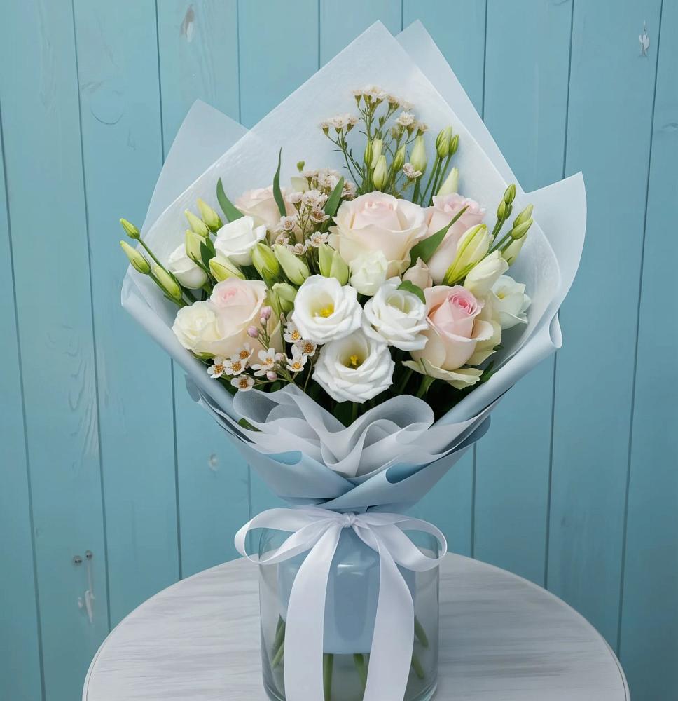 Букет цветов из: Розы и Лизиантусы в Сколково