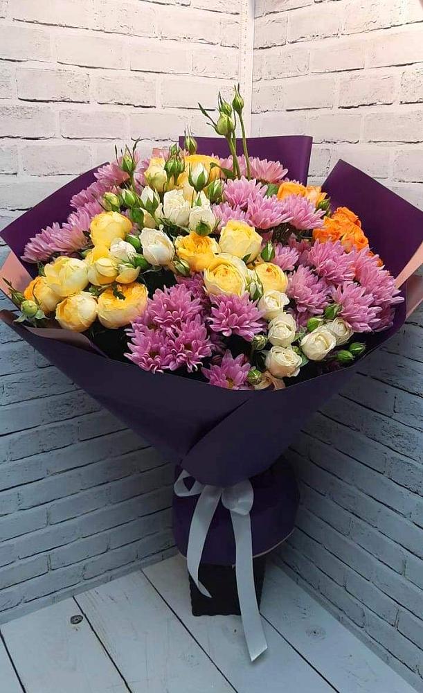 Букет цветов из: Хризантемы и Розы в Сколково