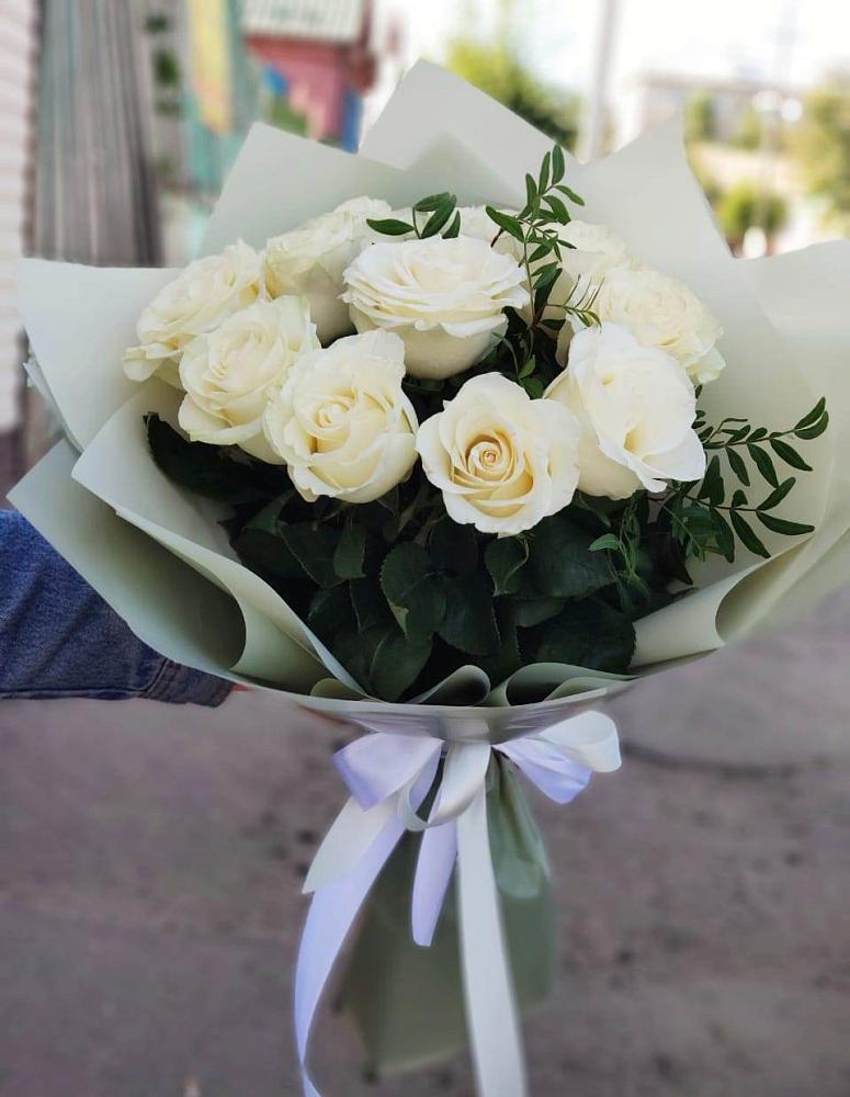 Букет Белые розы Проуд в Сколково