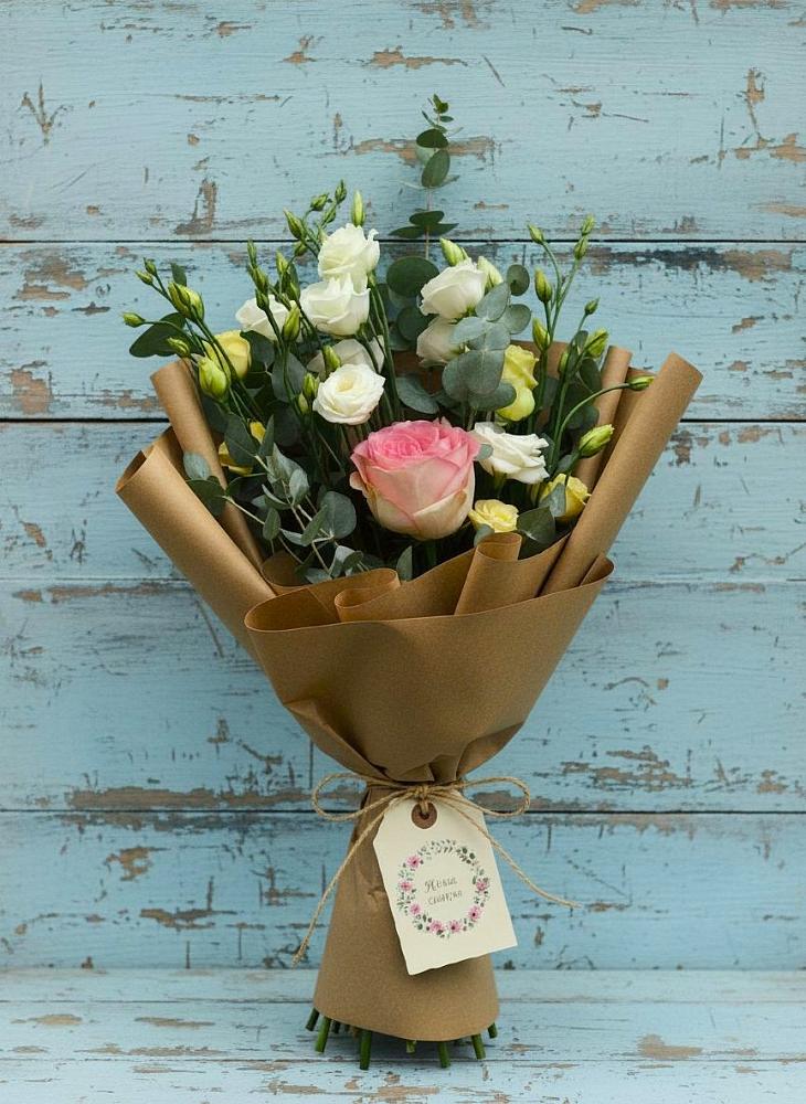 Букет цветов из: Розы и Лизиантусы в Сколково