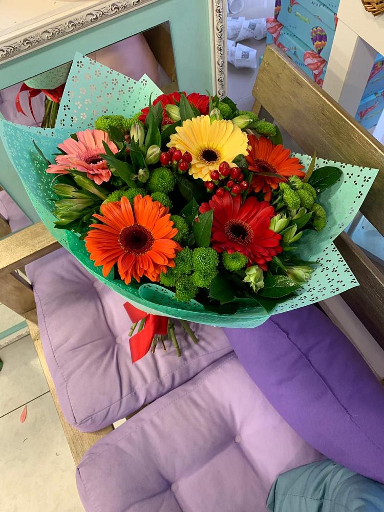 Букет цветов из: Герберы, Хризантемы и Альстромерии в Сколково