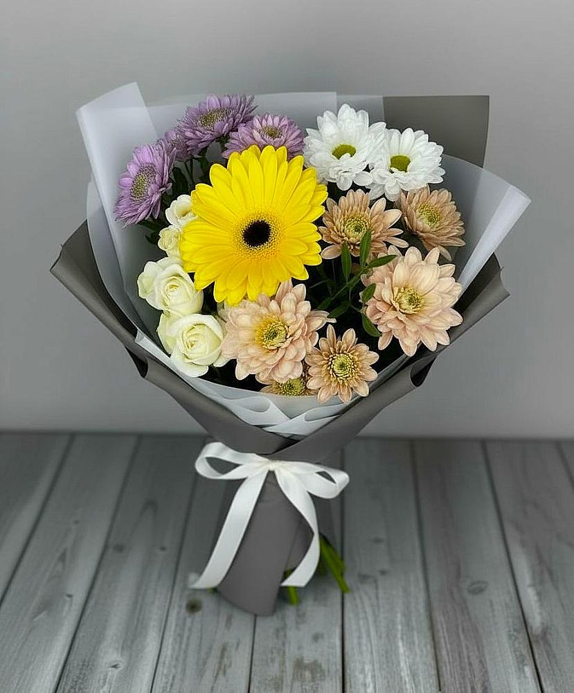 Букет цветов из: Розы, Герберы и Хризантемы в Сколково