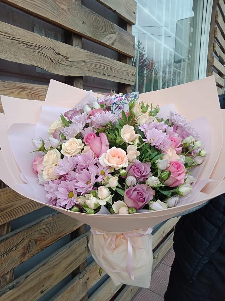 Букет цветов из: Розы и Хризантемы в Сколково