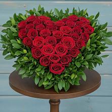 Цветочная композиция из Розы в виде сердца в Сколково