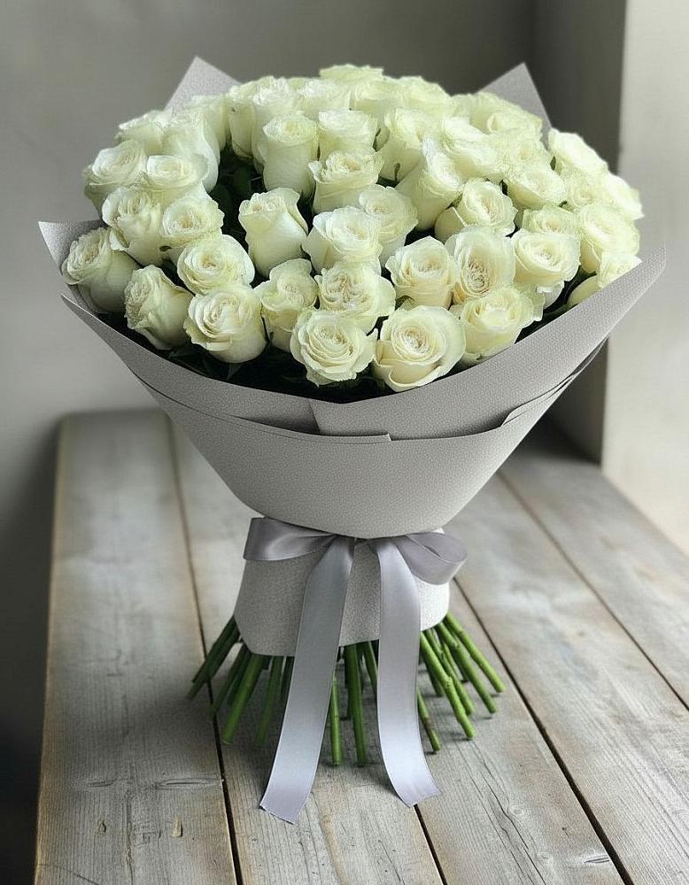 Букет 35 Белых роз в Сколково