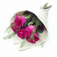 Букет цветов из:  Розы в Сколково