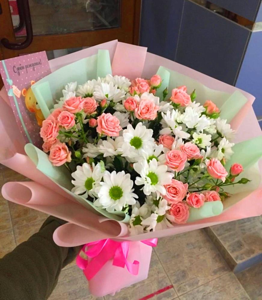 Букет цветов из: Розы и Хризантемы в Сколково