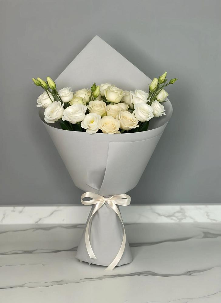 Букет цветов из: Розы и Лизиантусы в Сколково