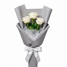 Букет 3 белые розы в Сколково