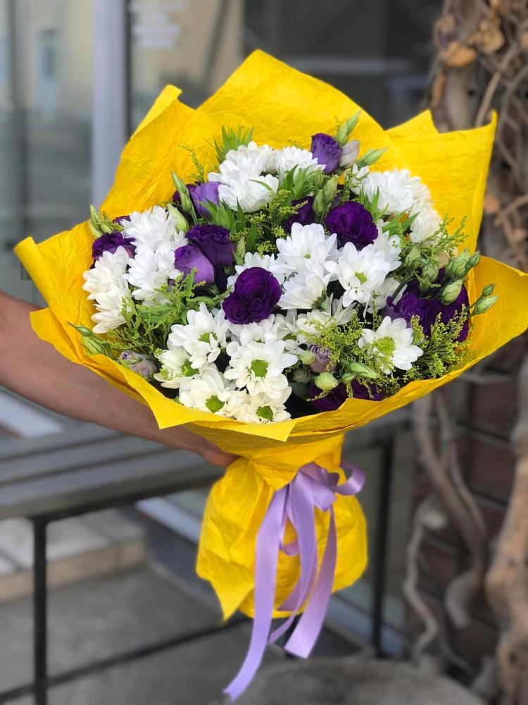 Букет цветов из: Ирисы, Хризантемы и Ромашки в Сколково