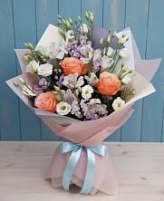 Букет цветов из:  Лизиантусы, Розы, Альстромерии и Гипсофила в Сколково