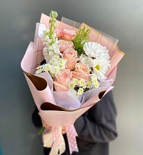 Букет цветов из:  Хризантемы и Розы в Сколково