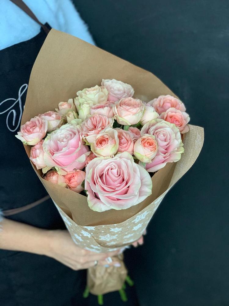 Букет цветов из: Хризантемы и Розы в Сколково