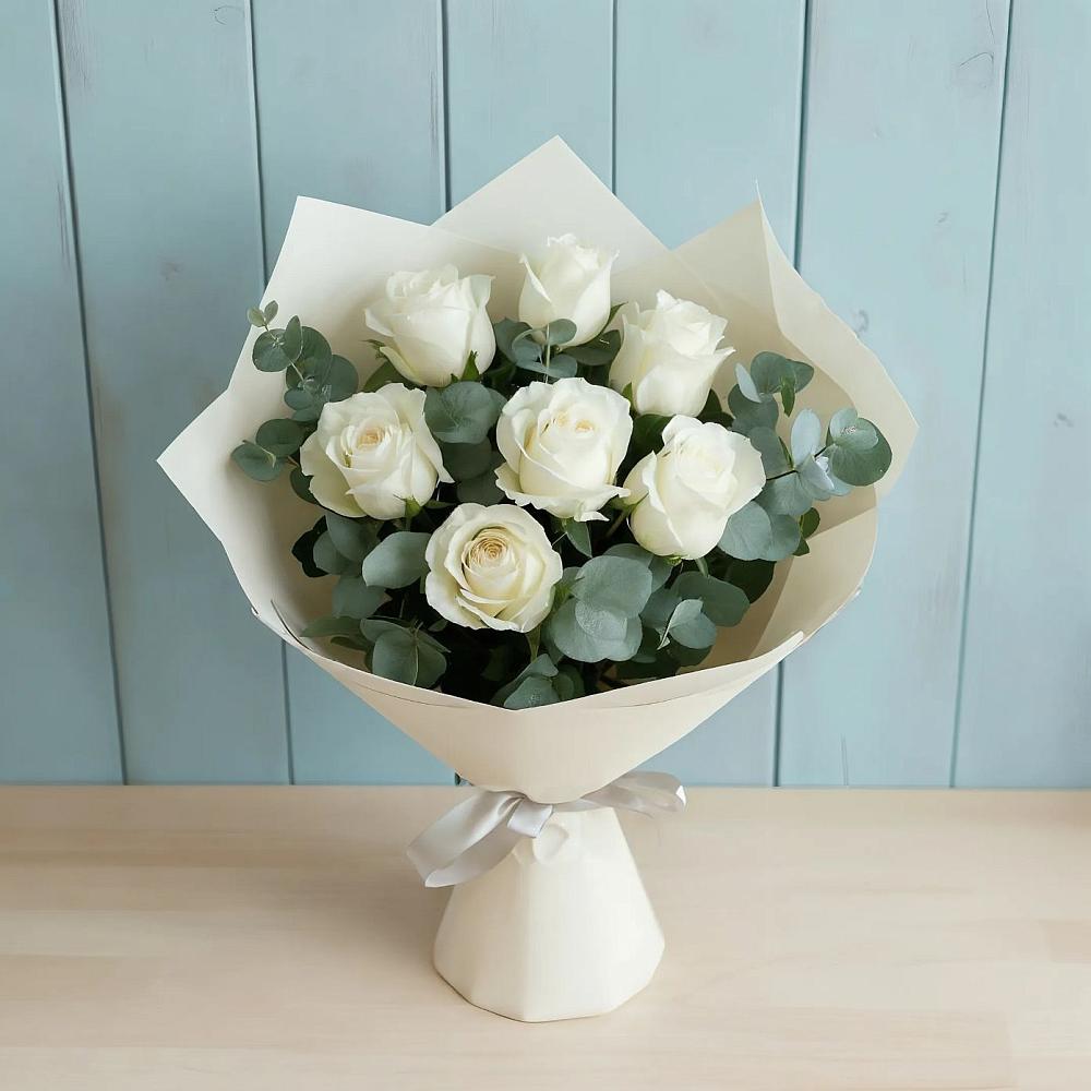 Букет Белые розы в Эвкалипте в Сколково