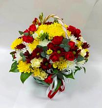 Цветочная композиция из Хризантемы и Розы в корзине в Сколково