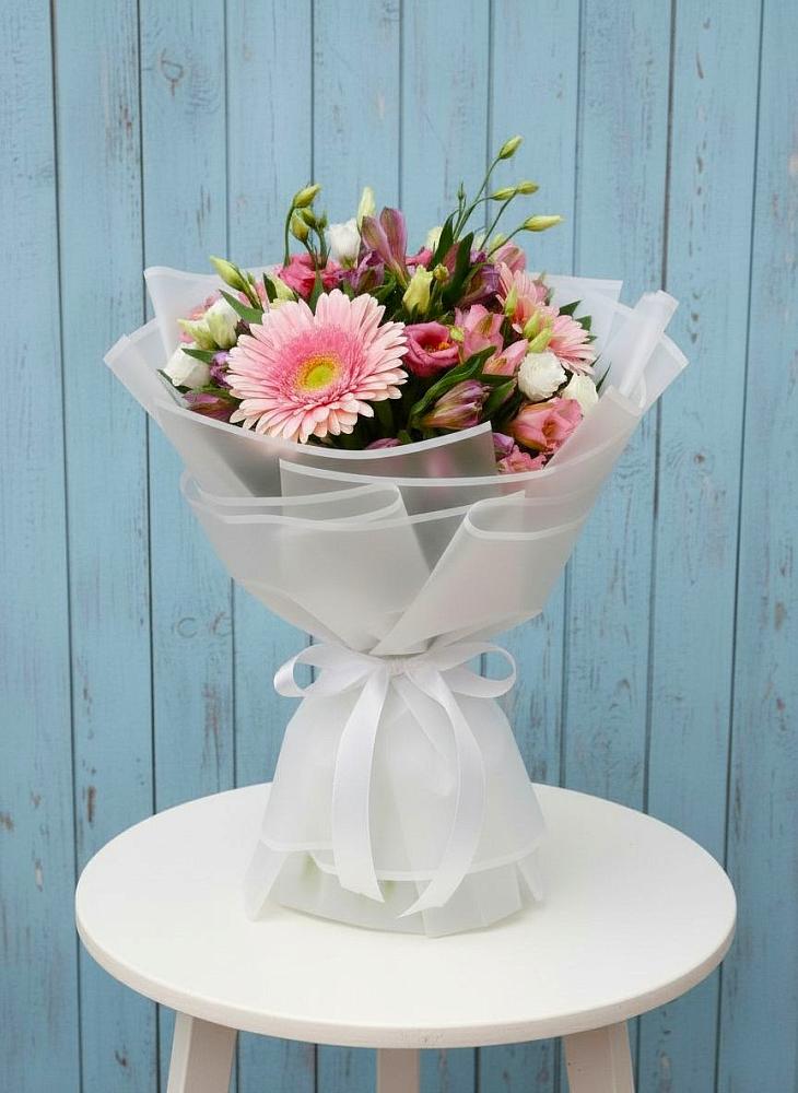 Букет цветов из: Герберы, Альстромерии и Лизиантусы в Сколково