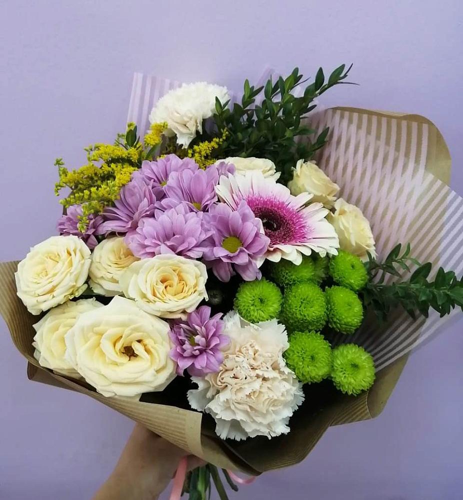 Букет цветов из: Хризантемы, Розы, Гвоздики и Герберы в Сколково