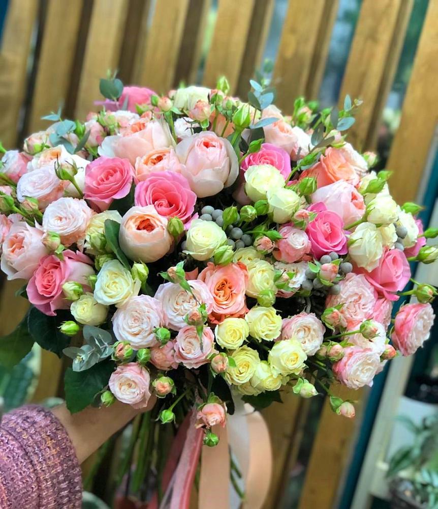 Букет цветов из: Розы в Сколково