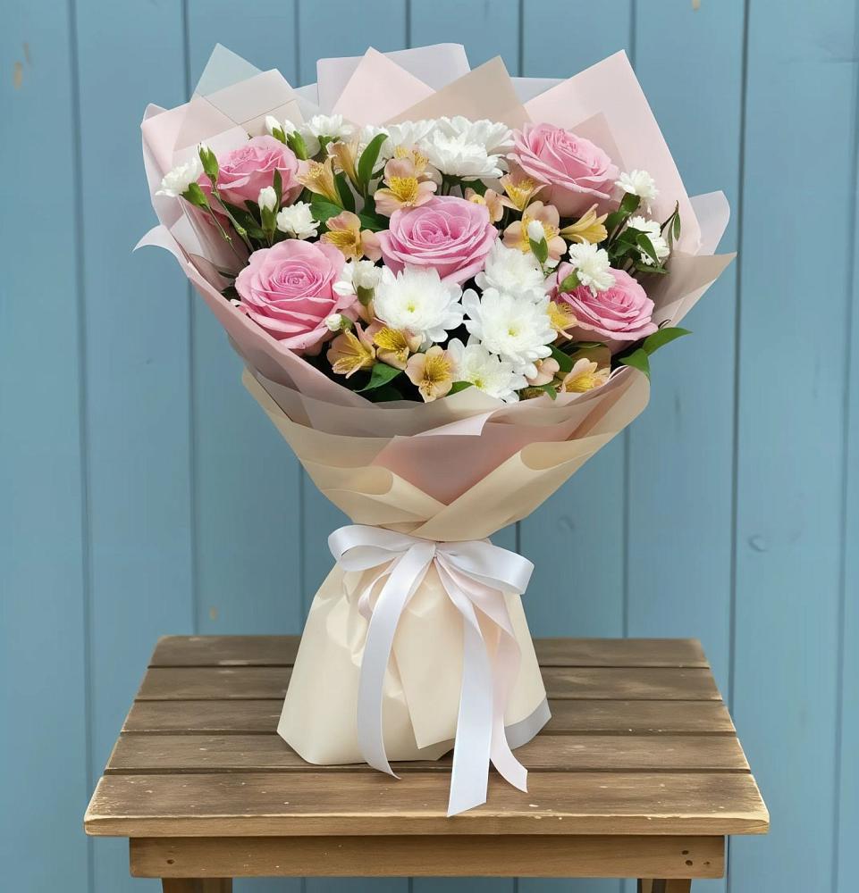 Букет цветов из: Гвоздики, Орхидеи и Розы в Сколково