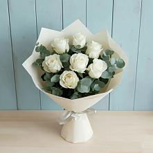 Букет Белые розы в Эвкалипте в Сколково