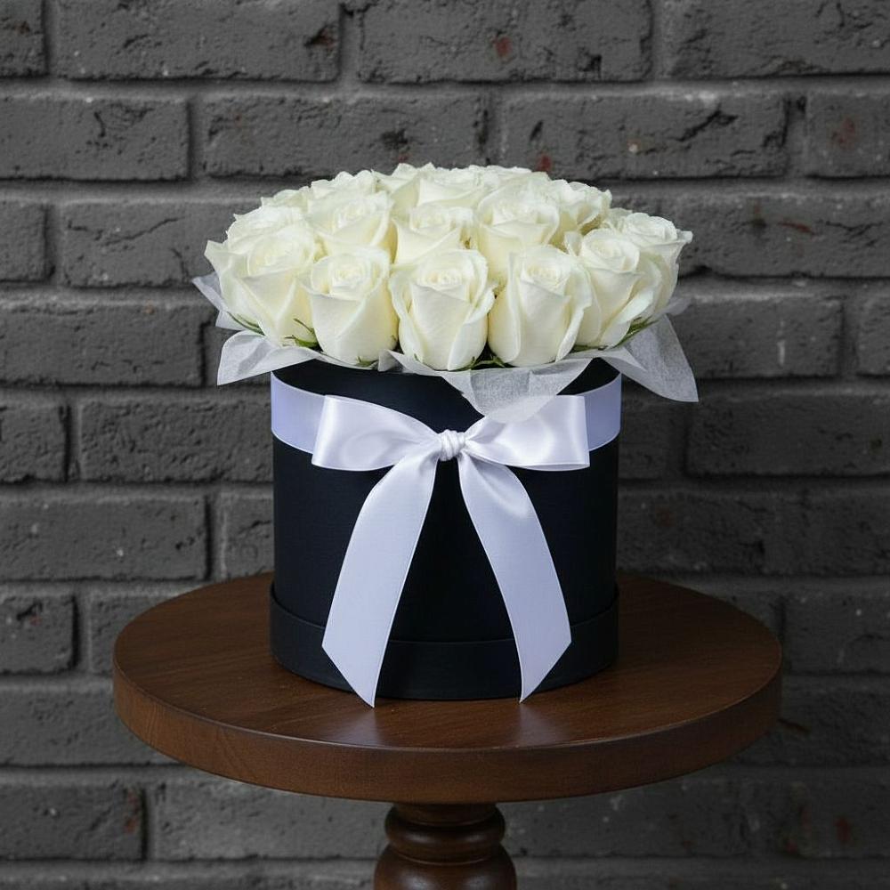 Цветочная композиция из Розы в шляпной коробке в Сколково