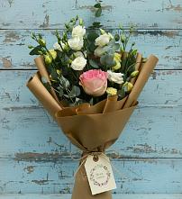 Букет цветов из:  Розы и Лизиантусы в Сколково