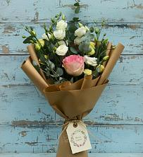 Букет цветов из:  Розы и Лизиантусы в Сколково