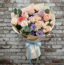 Букет цветов из:  Розы, Лизиантусы и Гвоздики в Сколково