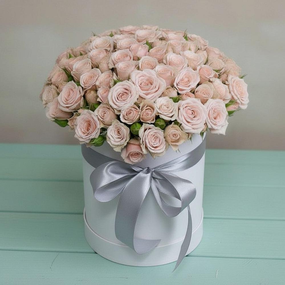 Цветочная композиция из Розы в шляпной коробке в Сколково